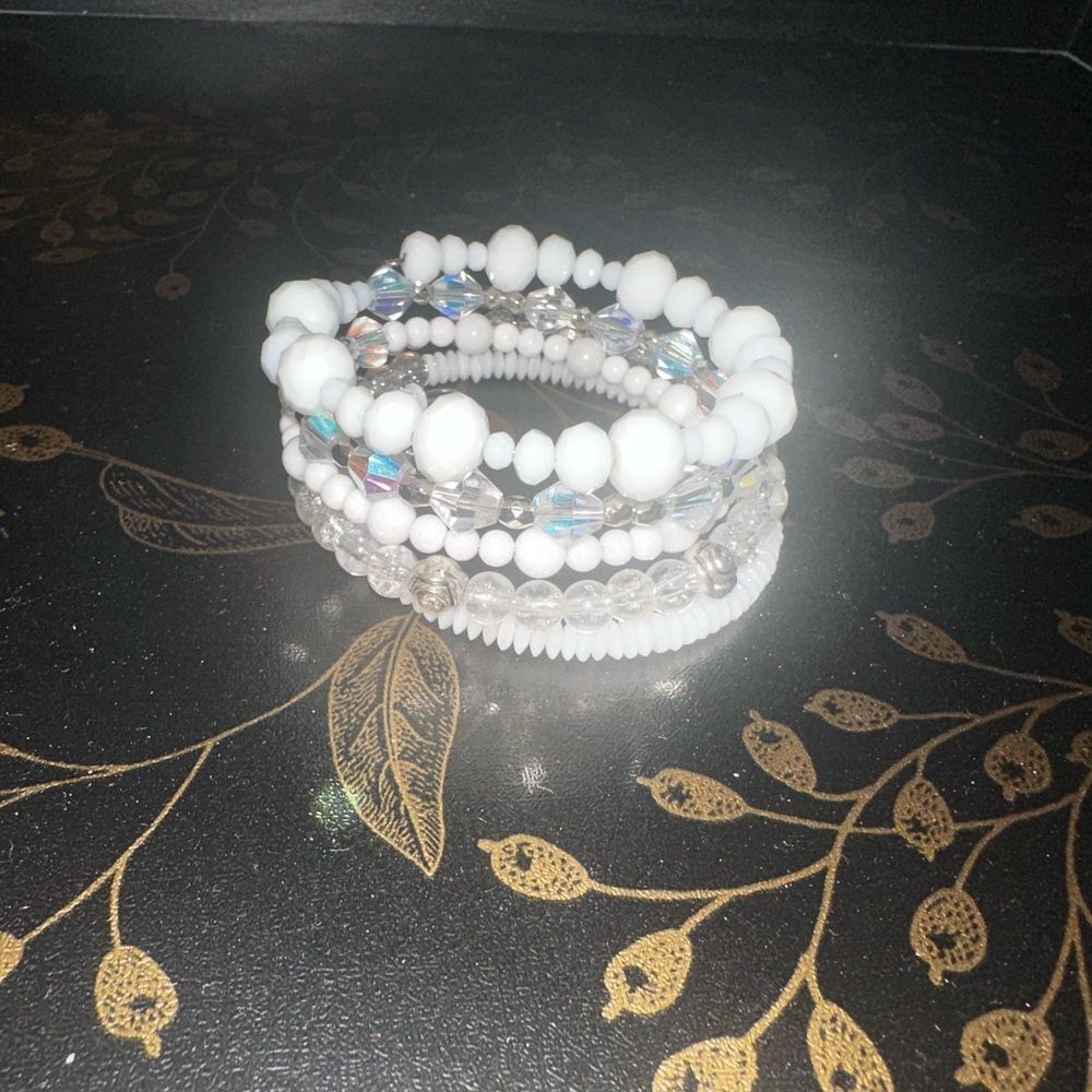 White Memory wire Beaded Bracelet. 5 strands connected. - Picture 2 of 5